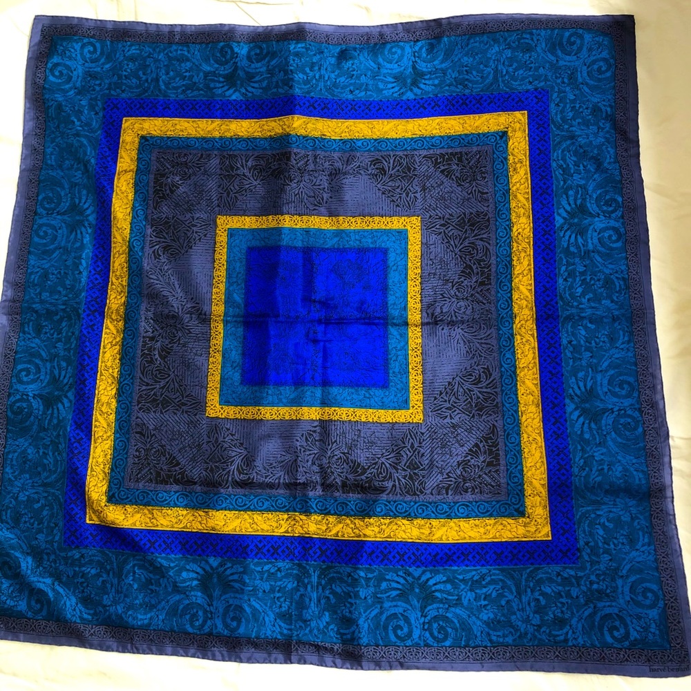 Harve Benard scarf